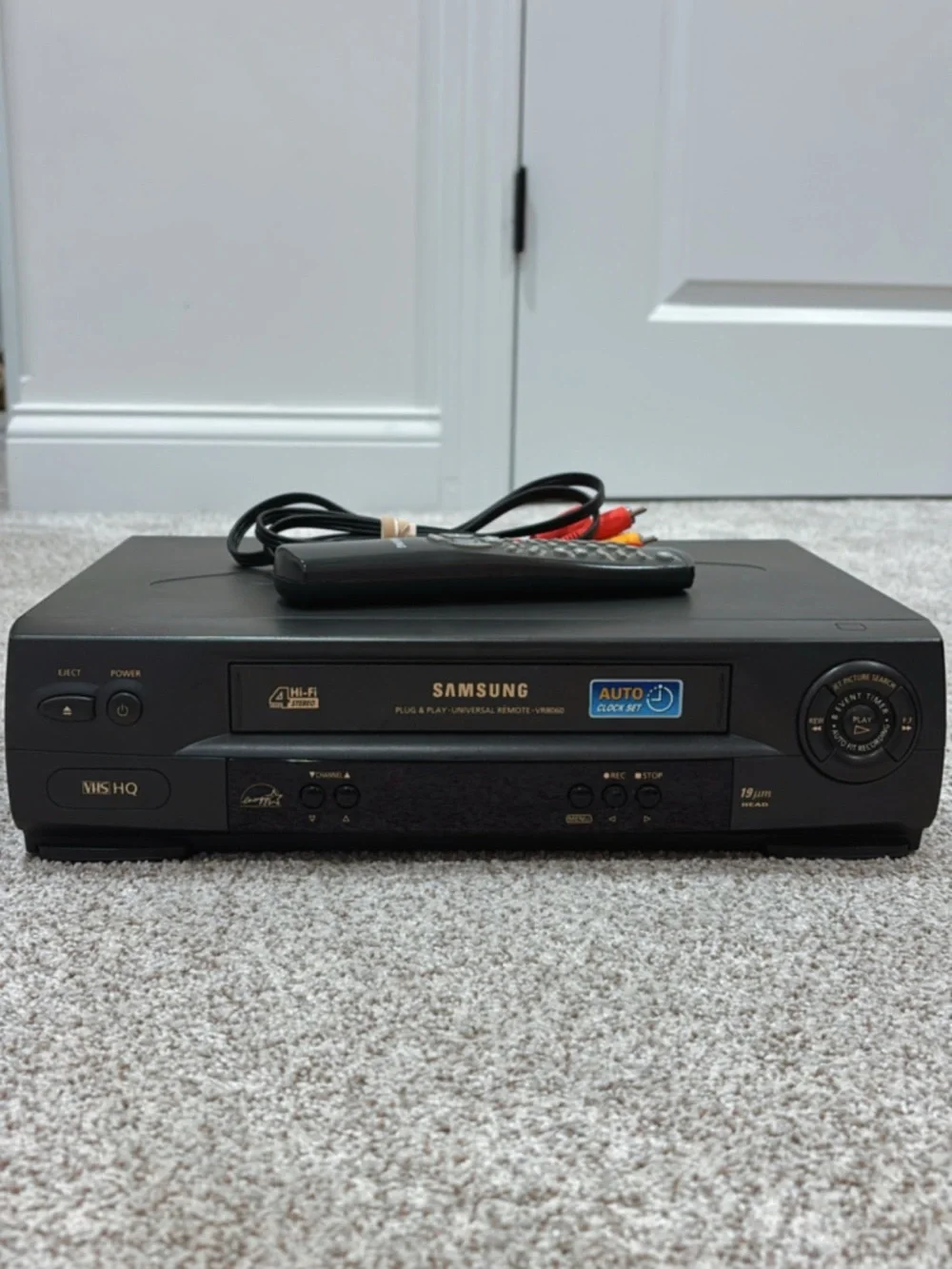 Vintage Samsung VHS Player, TESTED AND WORKING! Remote and RCA Cable Included.